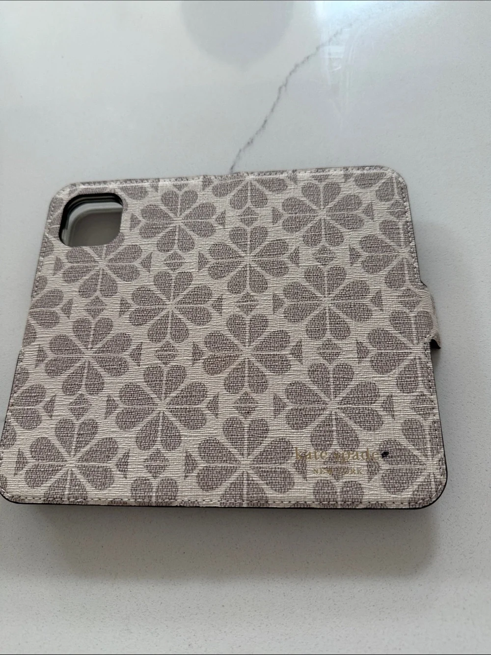Kate Spade Cream and Gray Floral Folio I Phone 13 Case with magnetic closur. new